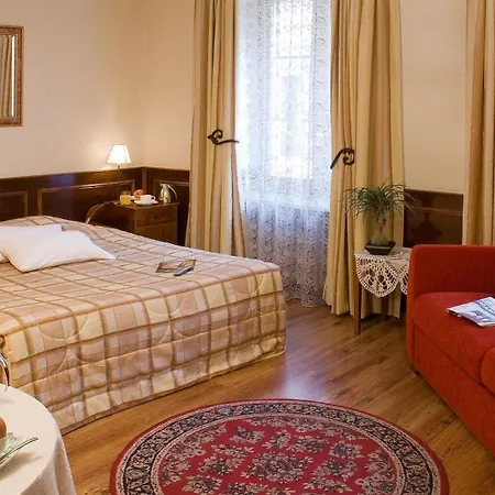 Hotel Le Rapp 4*